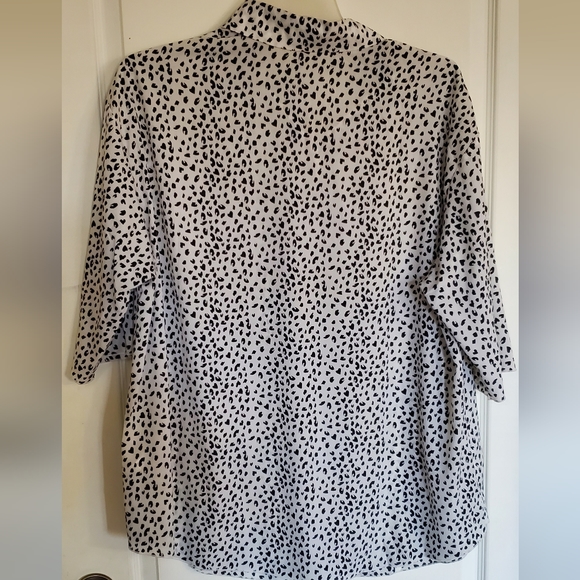 Black and white shirt - Picture 2 of 2